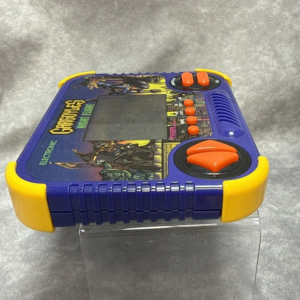 Vintage 1990 Gargoyles Night Flight Tiger Electronics Handheld Game Works